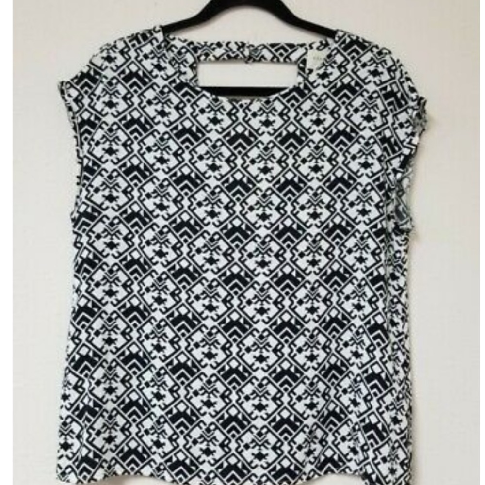 EVERLY Sleeveless Cutout Back Relaxed Blouse Black & White Geometric Women's S